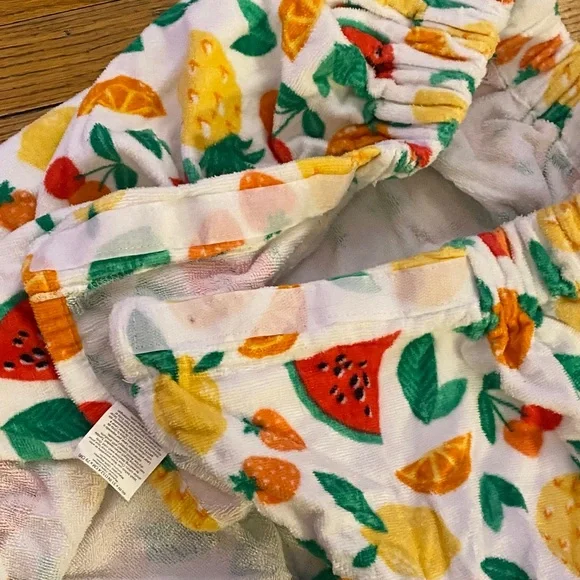 Mainstays White Yellow, Orange & Green Fruit Print shower wrap - Picture 3 of 5